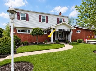 216 Woodridge Dr, Carnegie, PA 15106