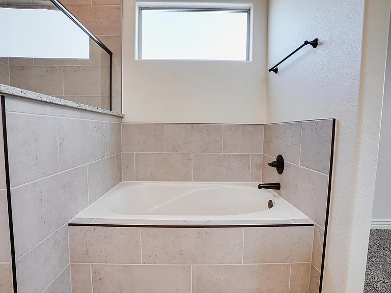 392 Frodsham St — Photo 10