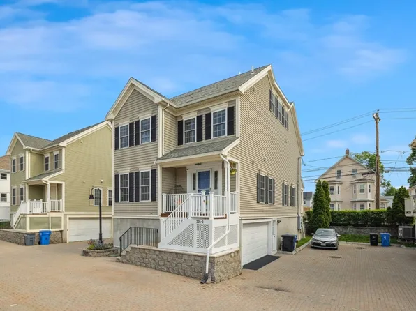 224 Grove St #2, Waltham, MA 02453