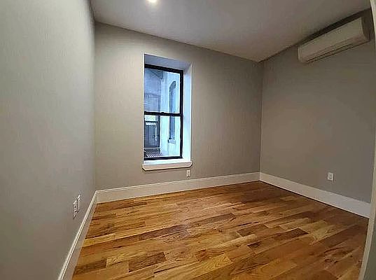 5th image of 245 Sullivan Pl #B3