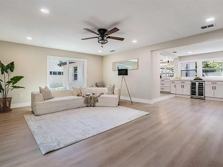 1104 S Lois Ave — Photo 13