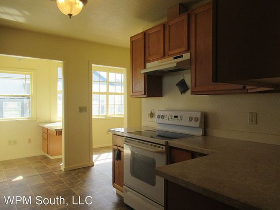 3rd image of 420 E 32nd St