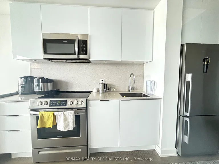 25 Richmond St E #3214 — Photo 7
