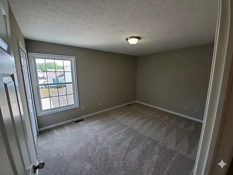 33426 Halle Ct — Photo 12