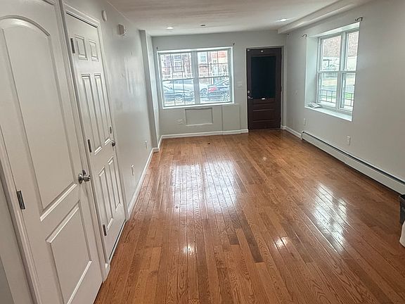 2nd image of 4135B De Reimer Ave #B