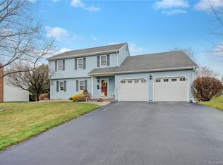 15 Ryefield Dr, Enfield, CT 06082