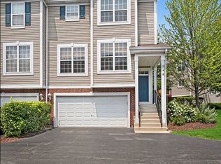 546 Declaration Ln, Aurora, IL 60502