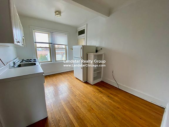 5th image of 2853 W Berteau Ave #3