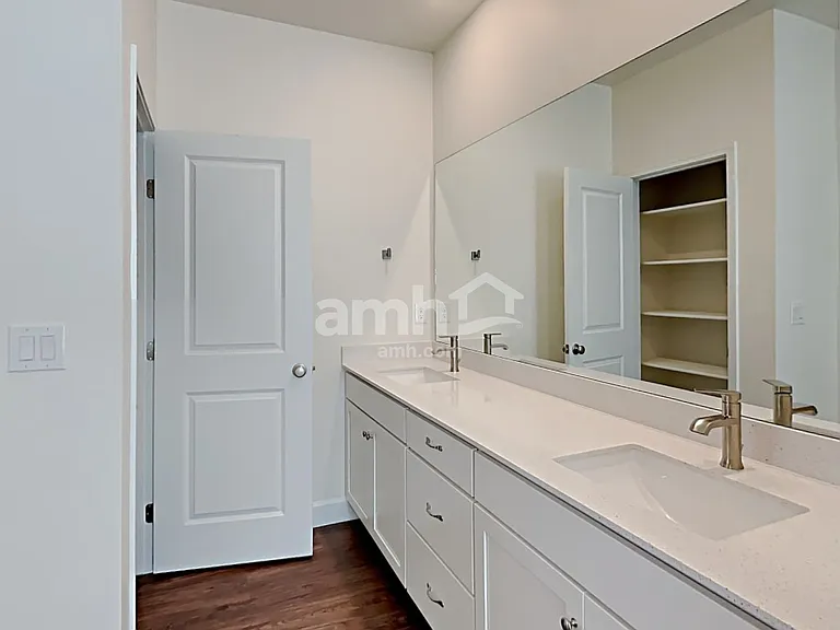 5064 Bellevue St — Photo 15