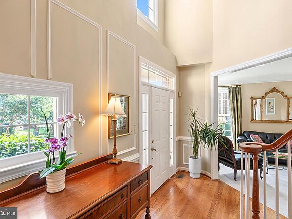3rd image of 20548 Tidewater Ct