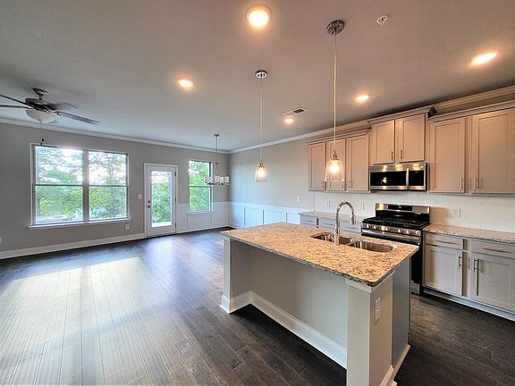 4th image of 363 Cherryhill Ln