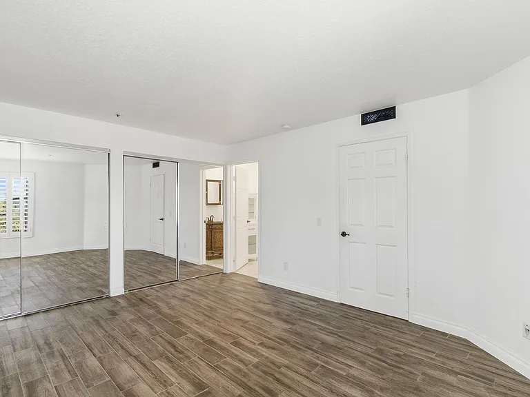 260 Cagney Ln #114 — Photo 20