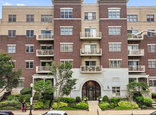 965 Rogers St UNIT 402, Downers Grove, IL 60515