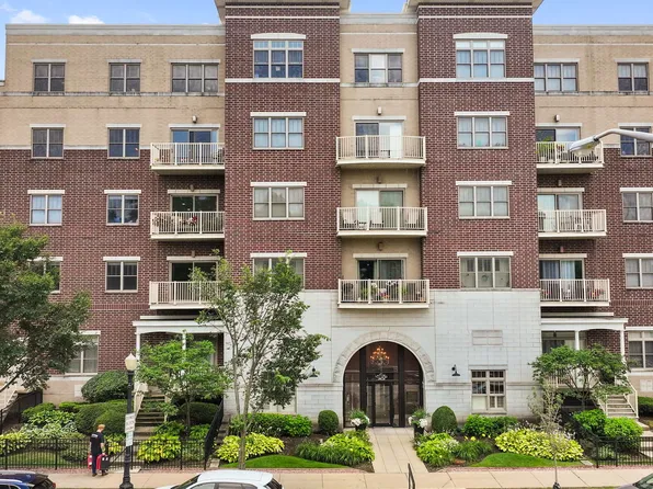 965 Rogers St Unit 402, Downers Grove, IL 60515