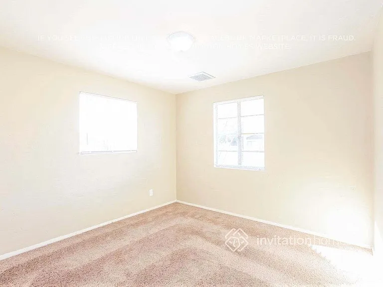 840 E Mountain View Rd — Photo 11