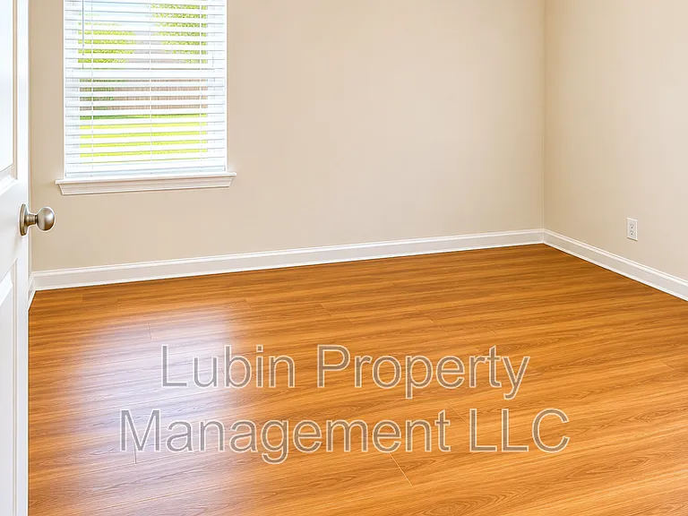 488 Burlington Cir — Photo 3