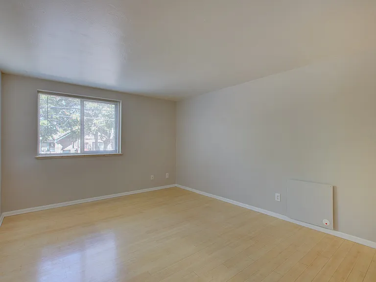 21 Logan — Photo 47