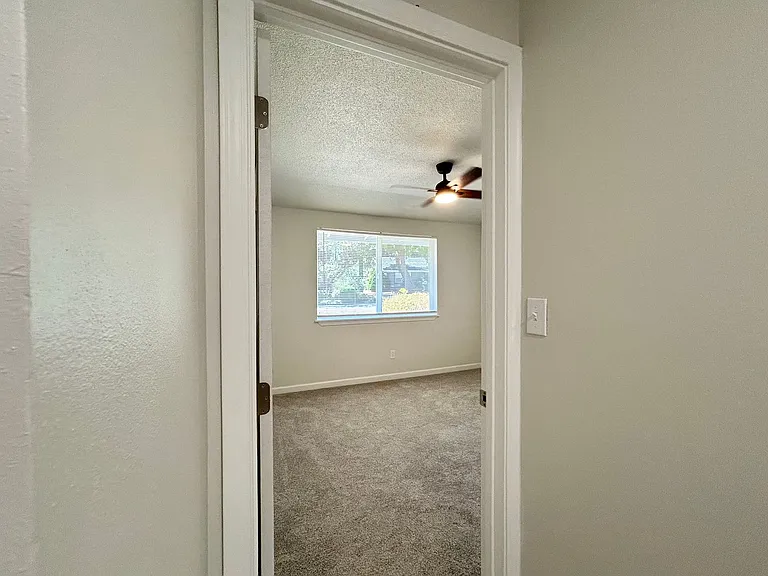 210 SW 142nd Ave — Photo 10