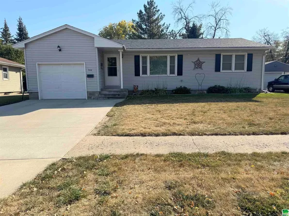300 W 9th St, Storm Lake, IA 50588