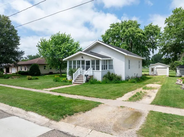 811 N Railroad St, Sumner, IA 50674