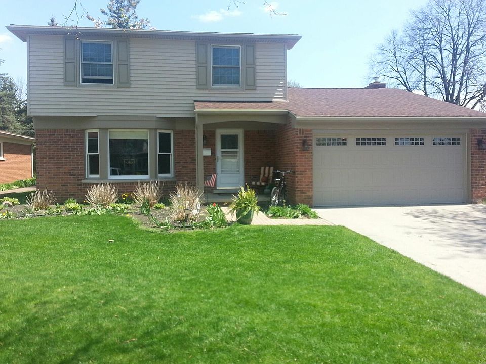 1st image of 16834 Riverside St