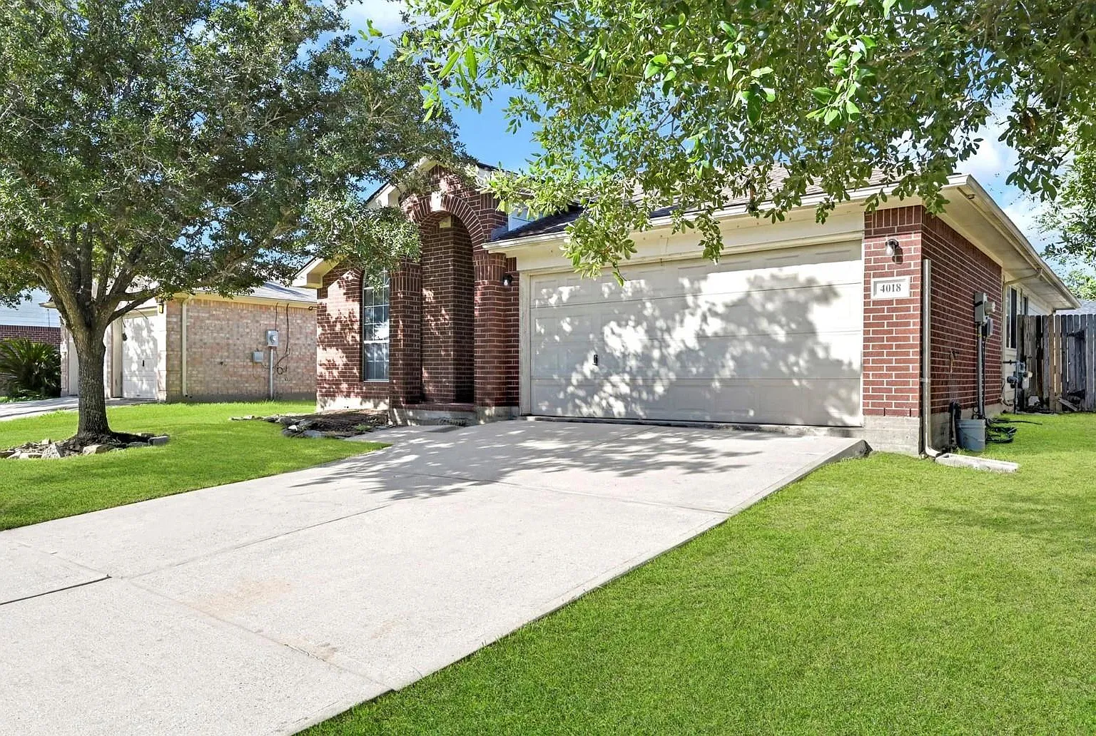 3 bed, 2.0 bath, 1384 sqft, $2,000 — Photo 3