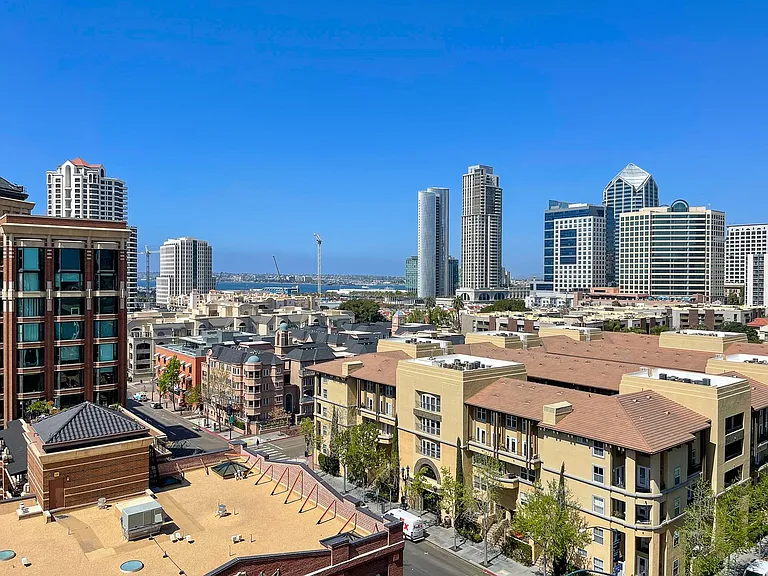 550 Front St #907 — Photo 31