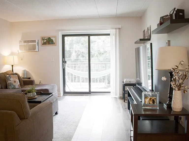 308 Quarry St #202 — Photo 6
