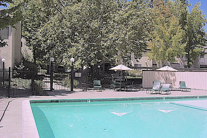 Glen Ellen Manor — Photo 16