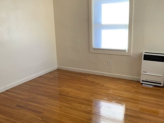 5th image of 2915 Martin Luther King Jr Way APT 6