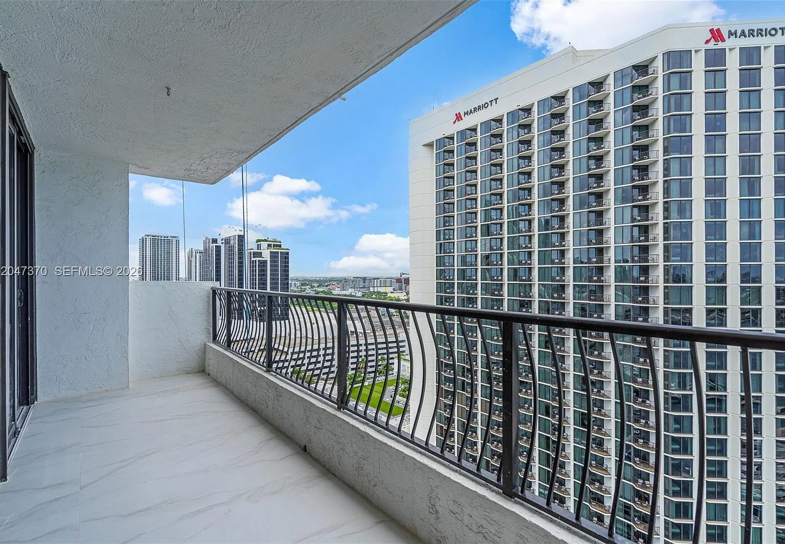 Venetia Condo — Photo 2