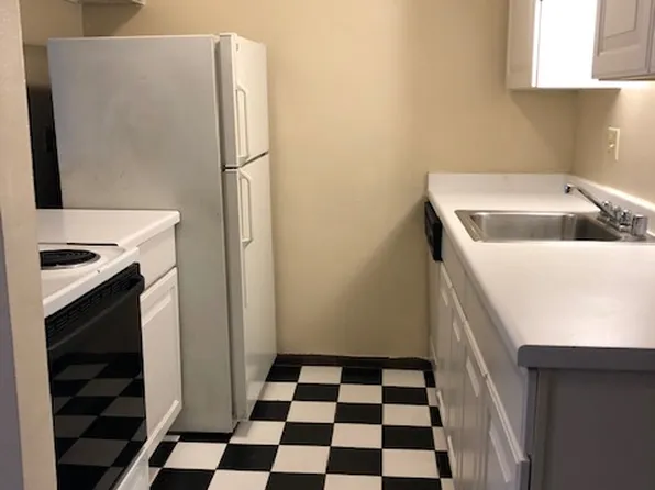 1 bed, 1.0 bath, $1,045