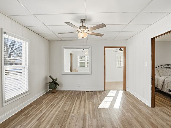4th image of 309 W Curtis St