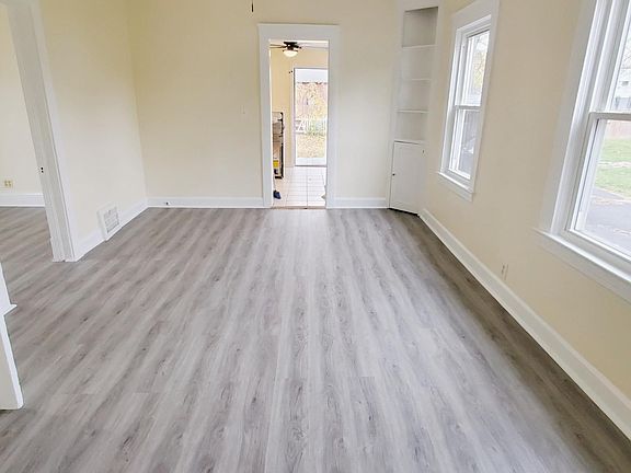 4th image of 4408 Oak Park Ave #1