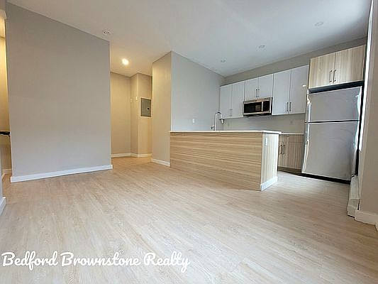 3rd image of 656 Putnam Ave #1F