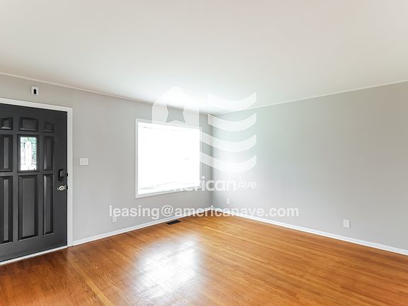 1527385_003_living_room_14071646.jpg