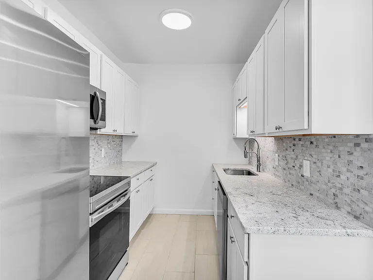 142 S 6th St #1 — Photo 3