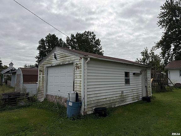 4th image of 208 E Main St