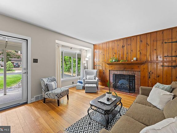 5th image of 1029 Old Huntingdon Pike