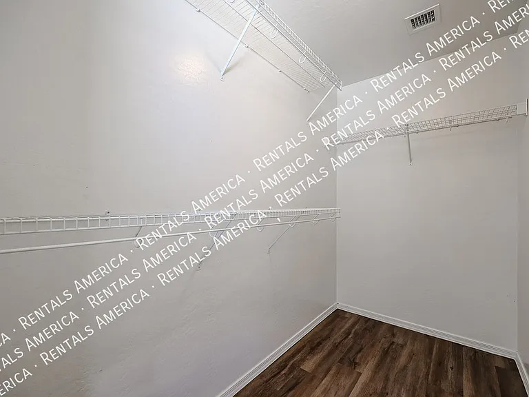 910 S 118th Ln — Photo 21