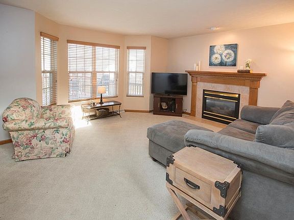 3rd image of 800 Hollyview Dr