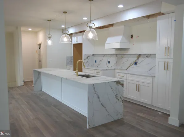 185 Laura Ct, Basye, VA 22810
