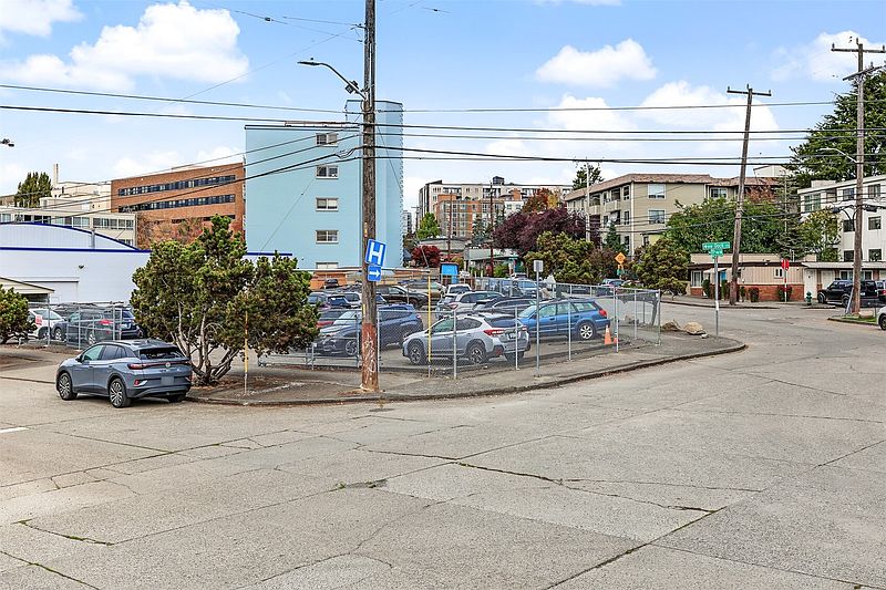 4th image of 5112 Russell Avenue NW