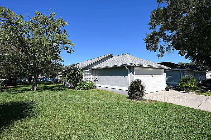 3 bed, 2.0 bath, 1377 sqft, $1,960 — Photo 2