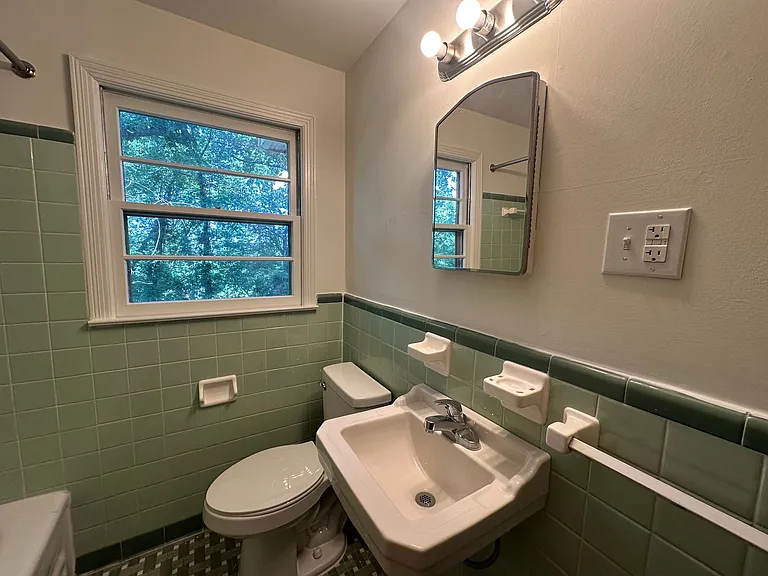 1604 McCall Dr — Photo 16