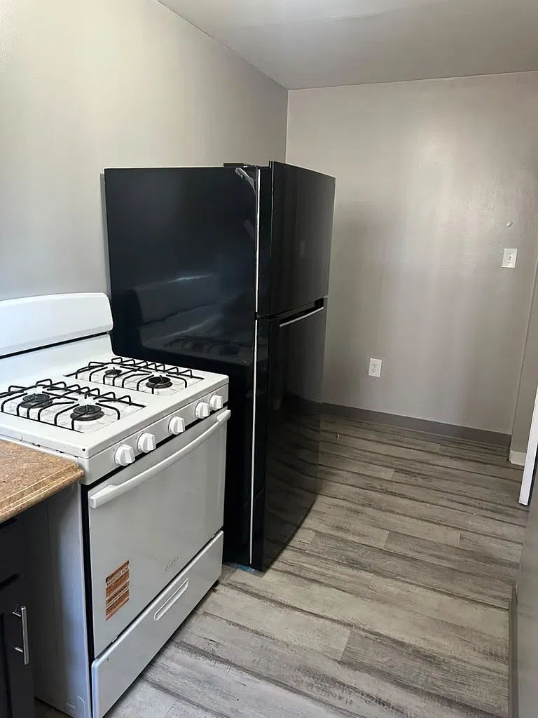 1806 W Champlost Ave — Photo 3