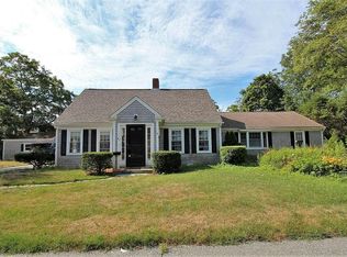 41 Chestnut St, Hyannis, MA 02601