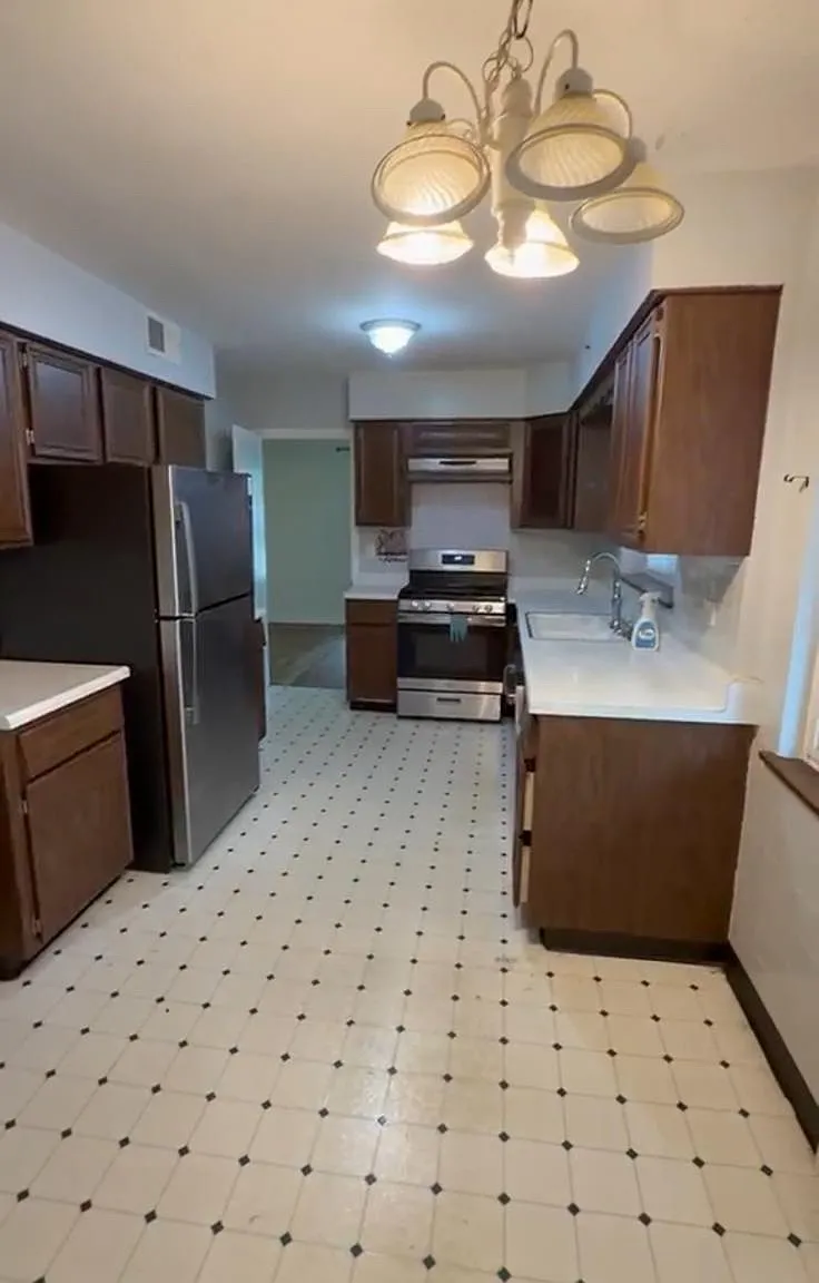 3 bed, 1369 sqft, $3,000 — Photo 4