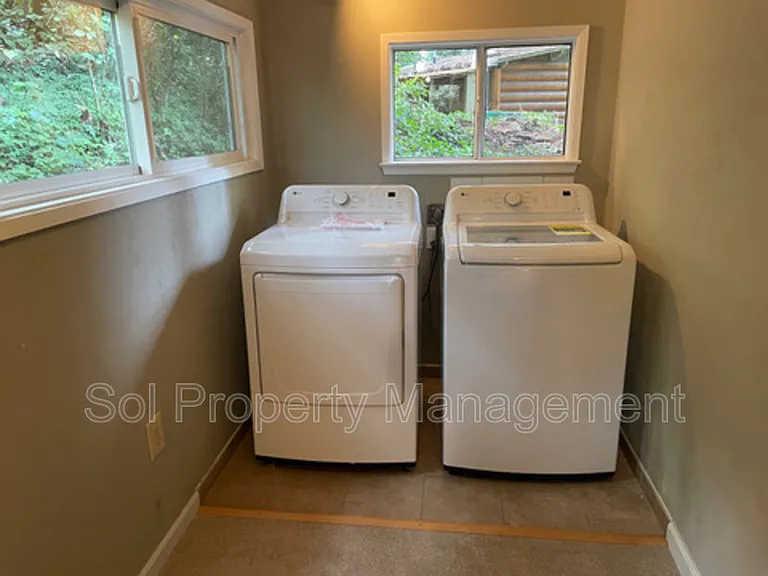 175 S Redwood Dr — Photo 23