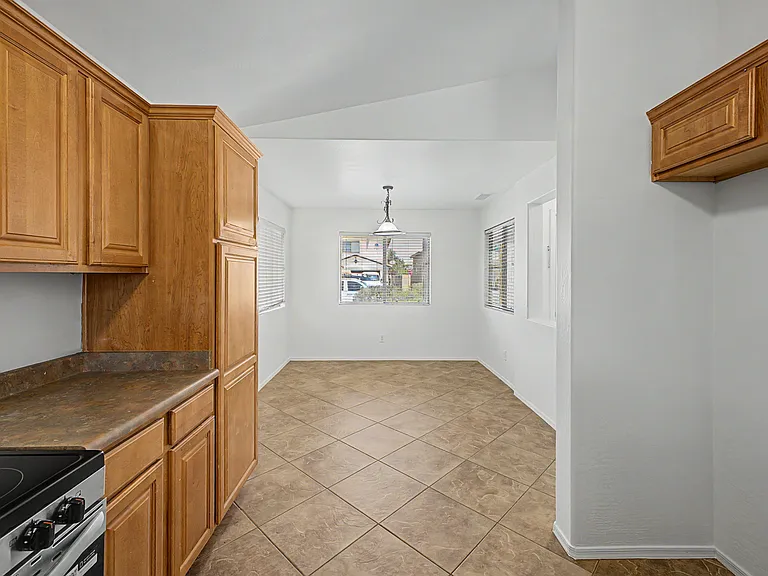 25875 W Saint Catherine Ave — Photo 5